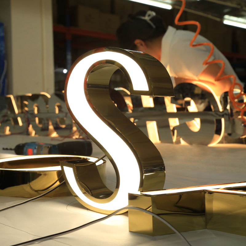 樹脂文字（発光タイプ）