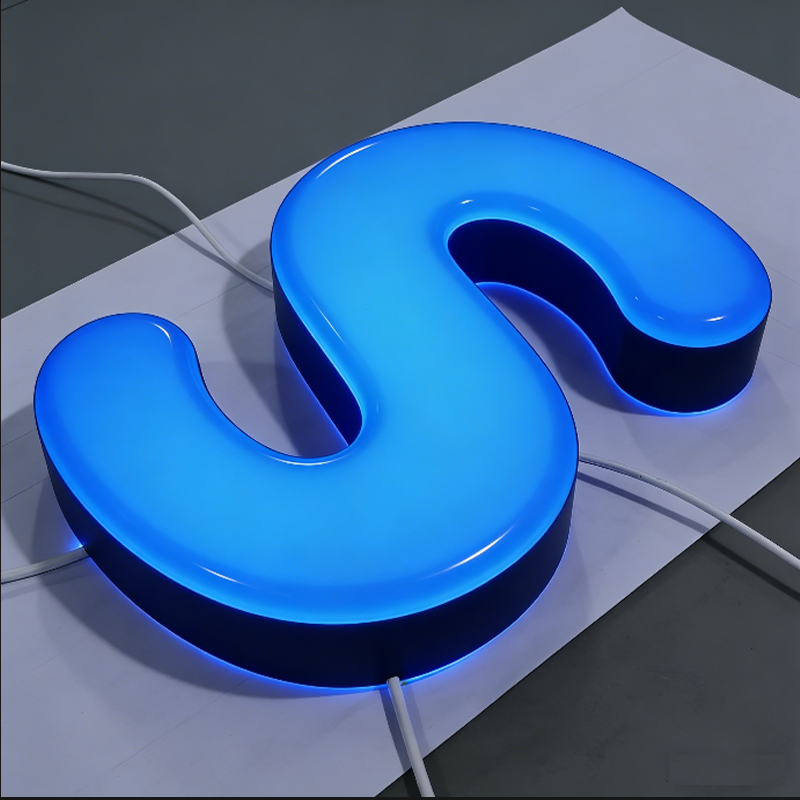 樹脂文字（発光タイプ）